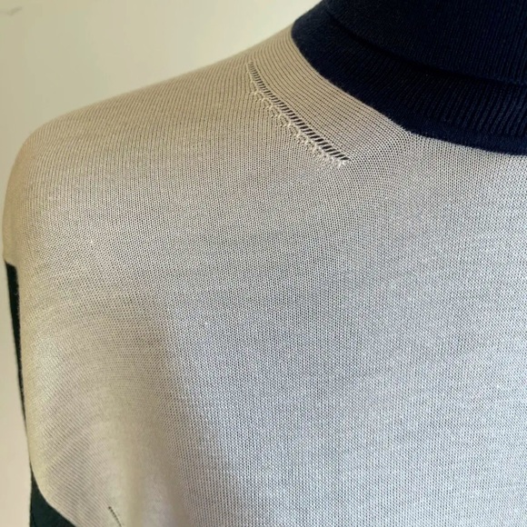 Sweater - Picture 5 of 6